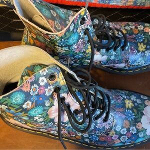 Dr. Martens Multicolor Floral Ankle Boots BEAUTIFUL Women size 11 like new